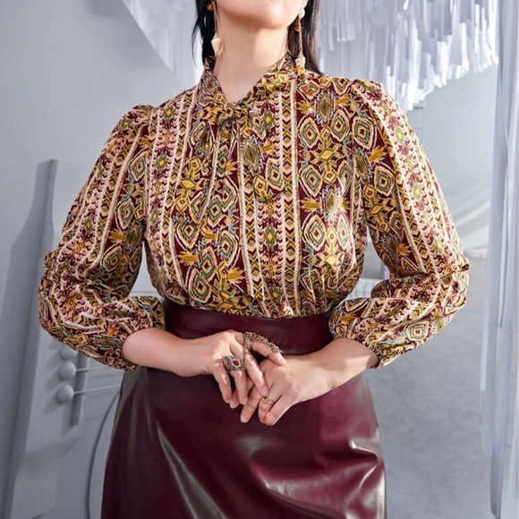 TOP NWOT - Picture 3 of 9